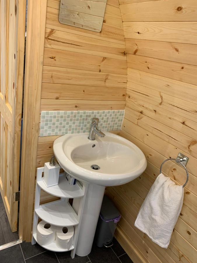 Loch Ness Woodland Pods Hotel ดรัมนาดรอคิท ภายนอก รูปภาพ