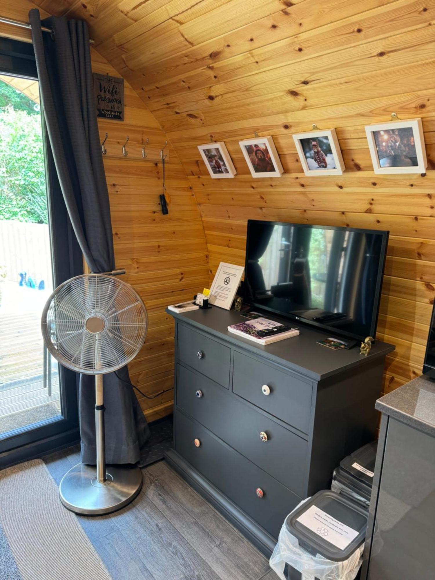 Loch Ness Woodland Pods Hotel ดรัมนาดรอคิท ภายนอก รูปภาพ